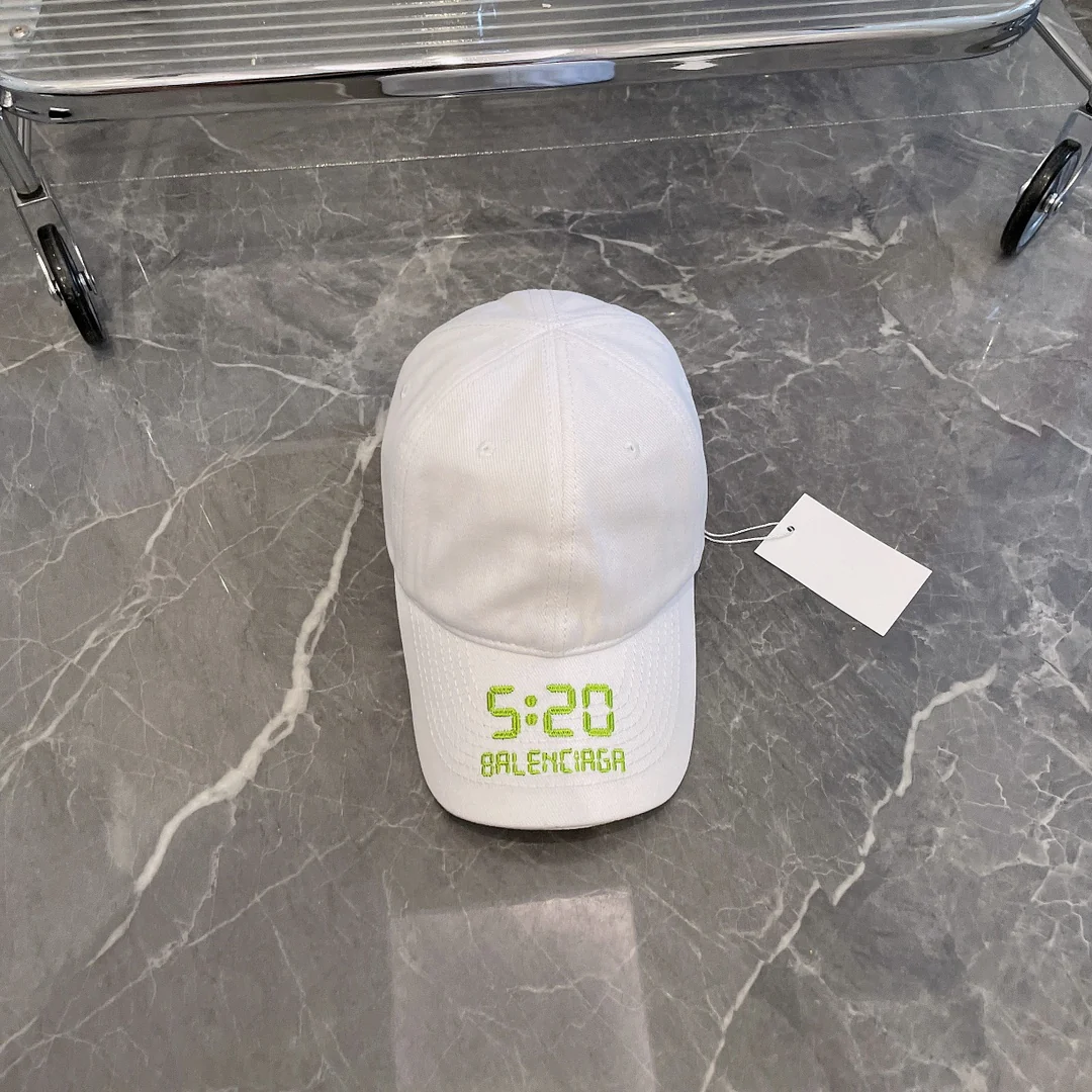 Бейсболки Balenciaga серии 520 — синхронизация с официальным сайтом