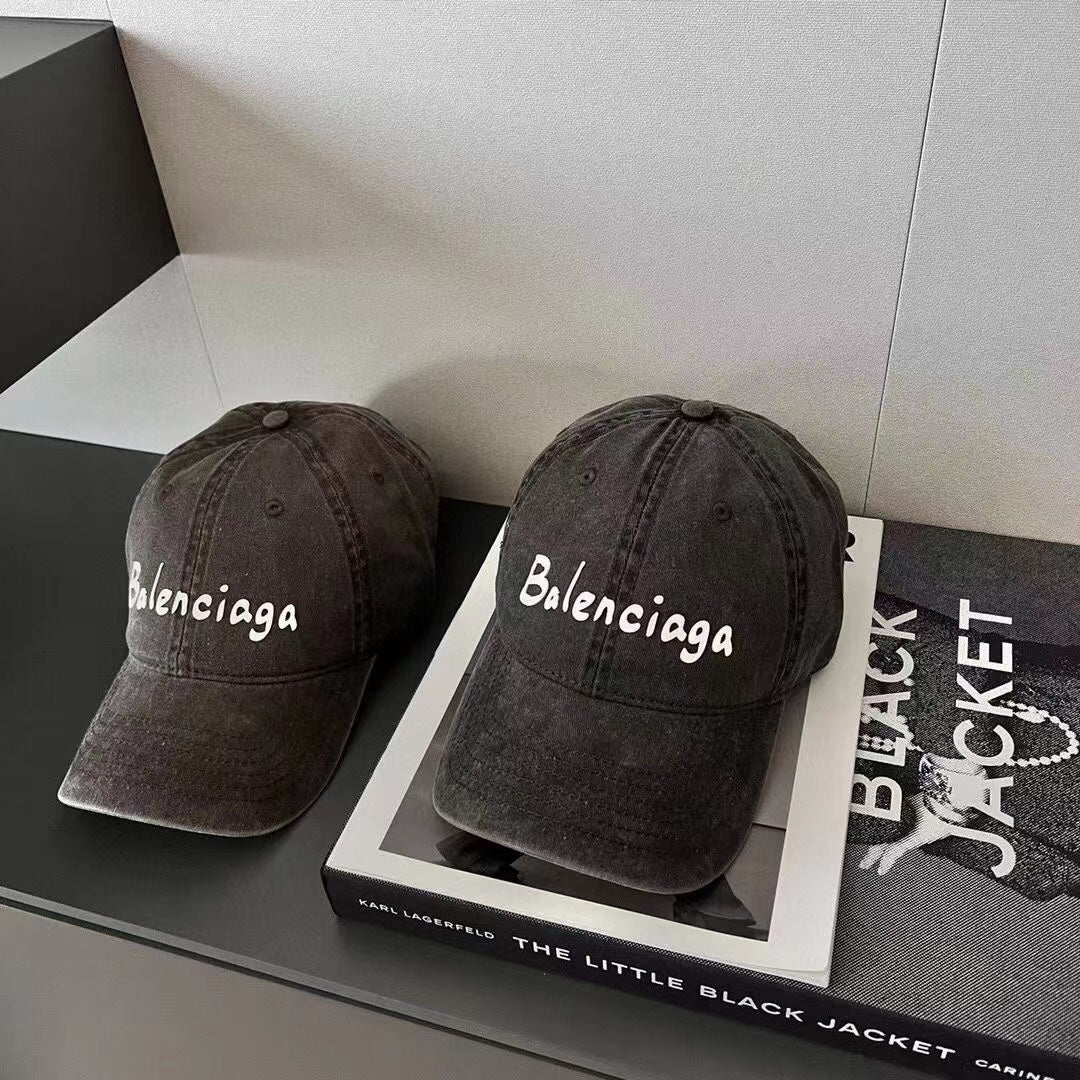 Бейсболка Balenciaga с эффектом потертости