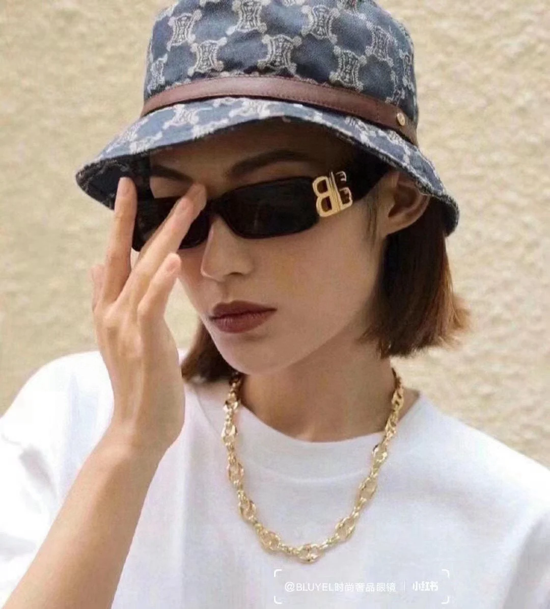 Панама Celine из коллекции осень/зима 2024, новая классическая модель с монограммой, серая.