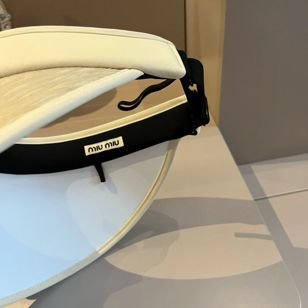 Miu Miu - Солнцезащитная шляпа с бабочкой - Коричневая