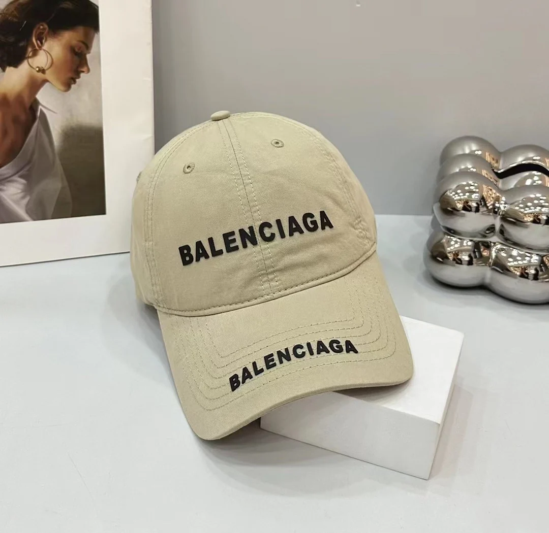 Новинка сезона весна/лето 2023 от Balenciaga - бейсболка в стиле ретро
