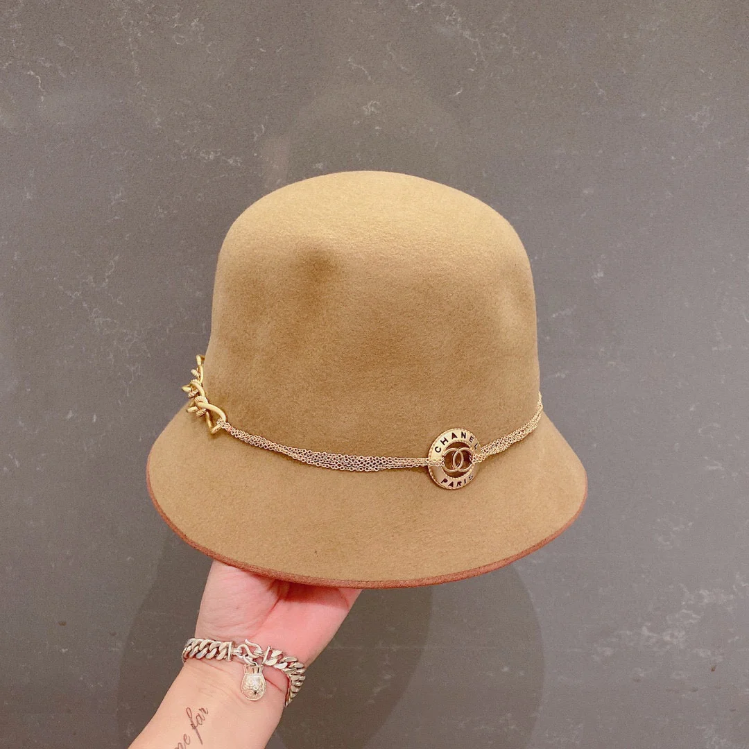 Шерстяная шляпа-цепочка Chanel - абрикосового цвета