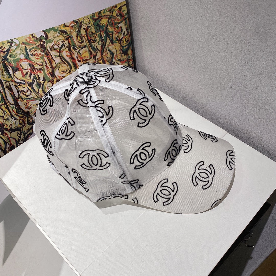 Новинка 2022 года от Chanel - сетчатая кепка-?уточка? - белая