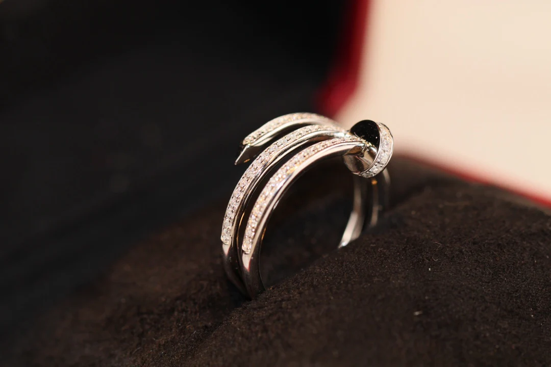 Кольцо Cartier с тремя гвоздями - белое золото - полностью бриллиантовое