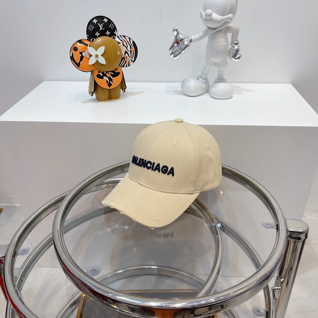 Бейсболка Balenciaga с вышивкой