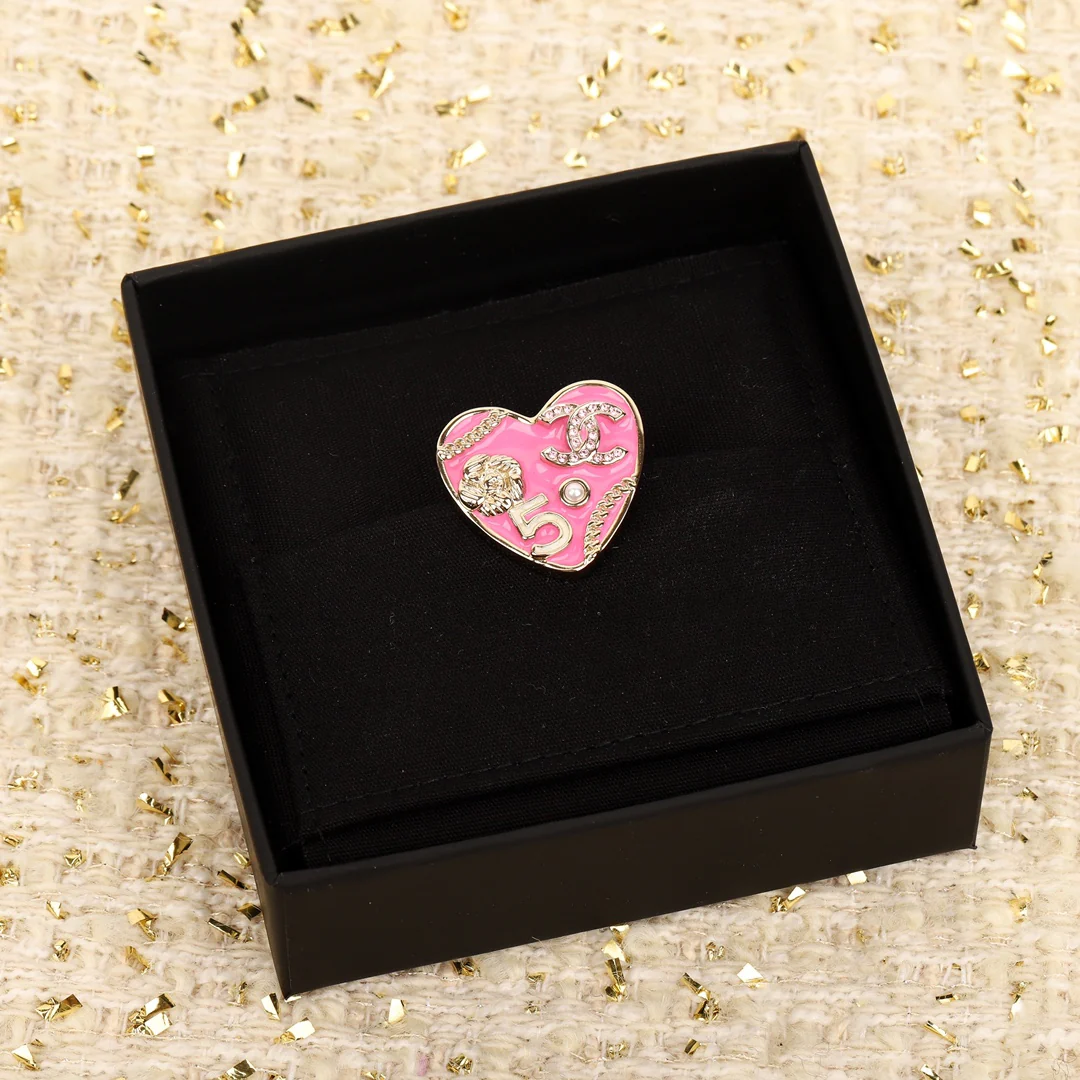 Брошь Chanel 153