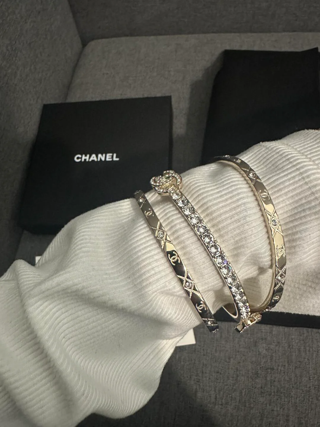 Браслет Chanel ?Три в одном? за 25 пенсов — множество вариантов ношения.