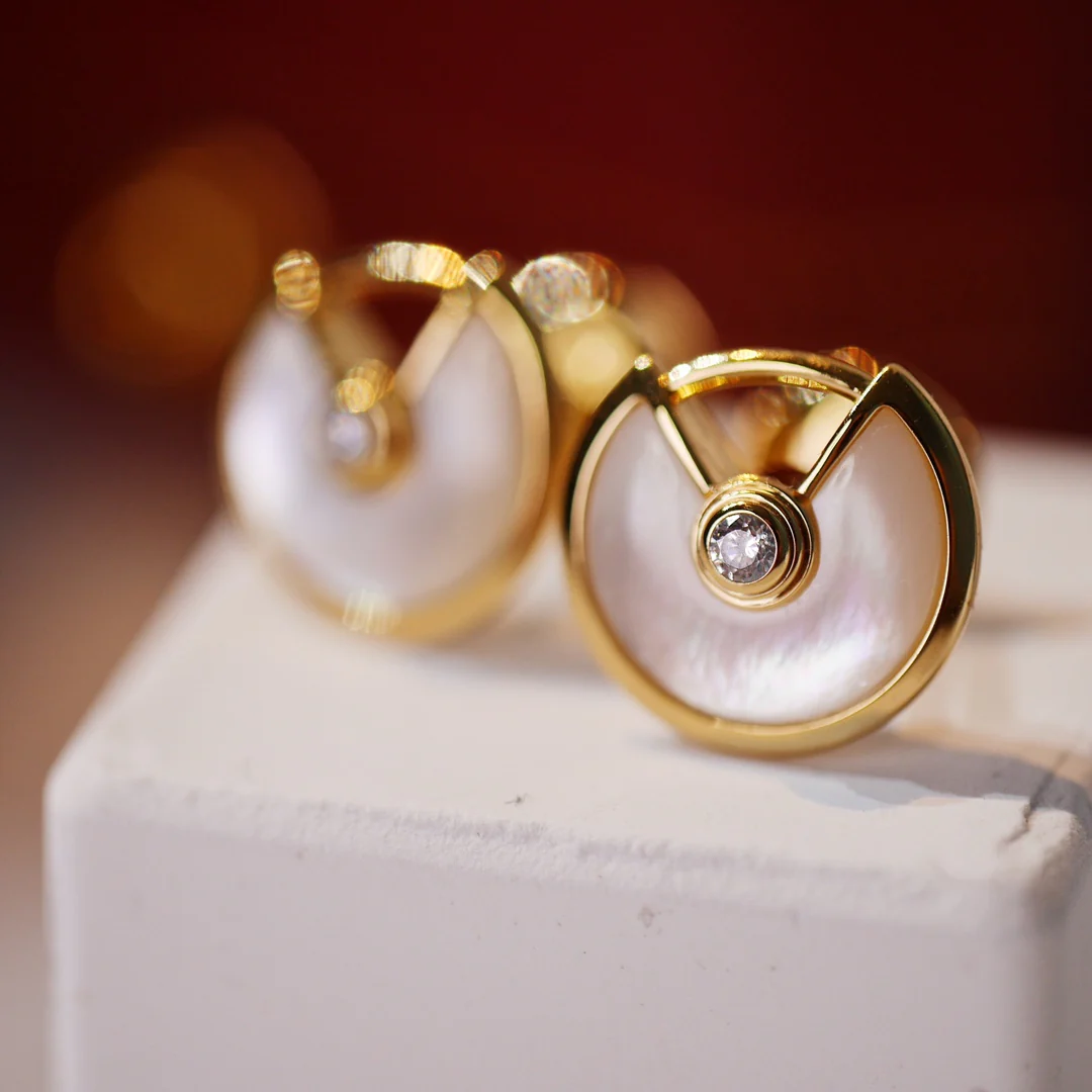 Серьги-гвоздики Cartier-Amulette