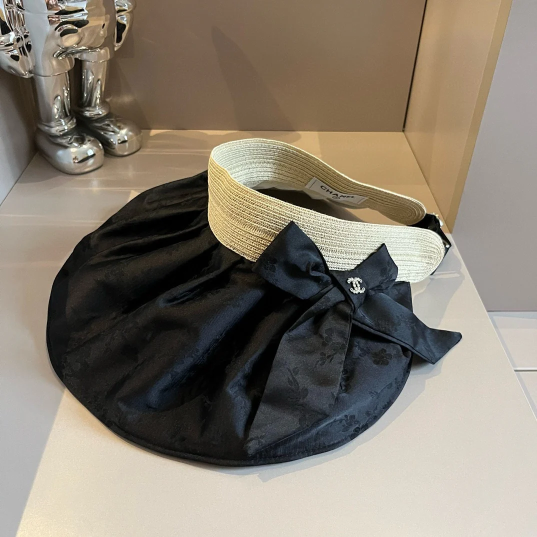 Солнцезащитная шляпа Chanel из атласа с перламутровым блеском - черная