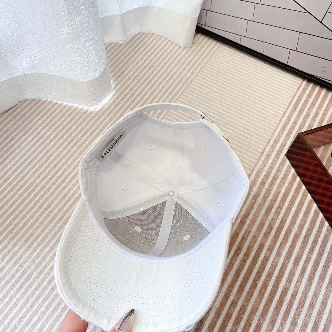 Balenciaga - Маленькая бейсболка с вышивкой в ??виде кисти - Белая
