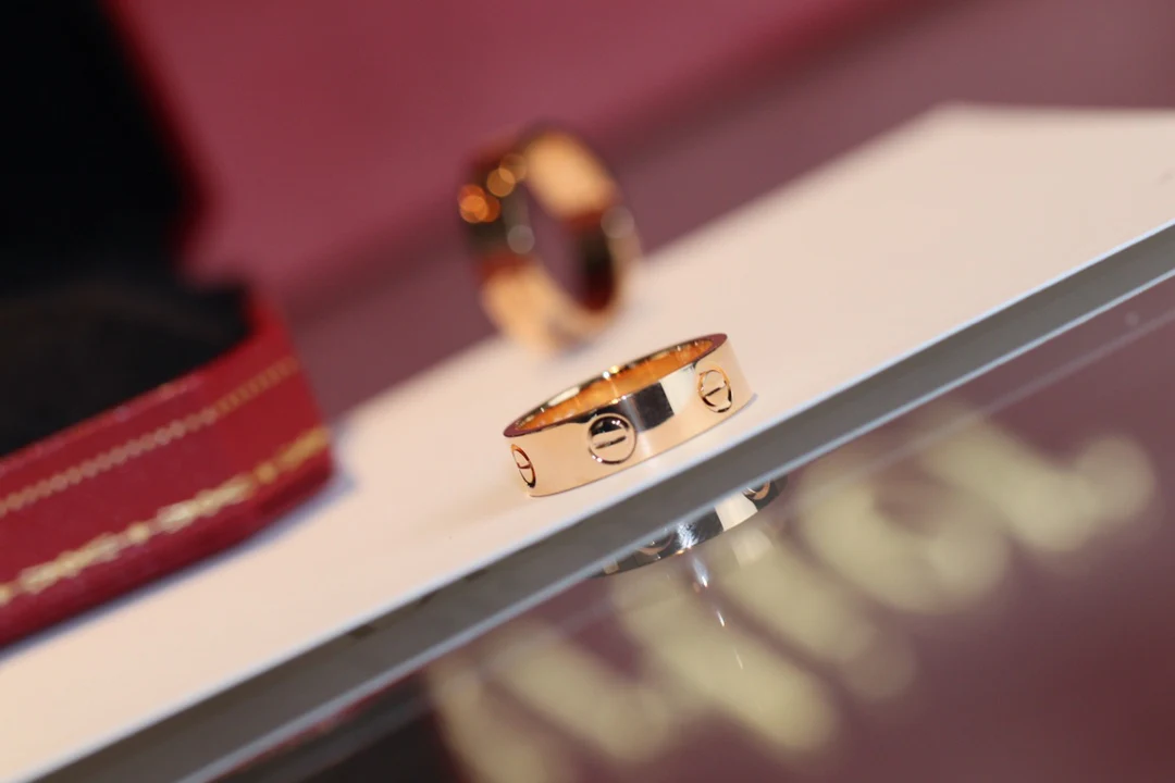 Кольцо Cartier Love — розовое золото, белое золото, желтое золото — без бриллиантов