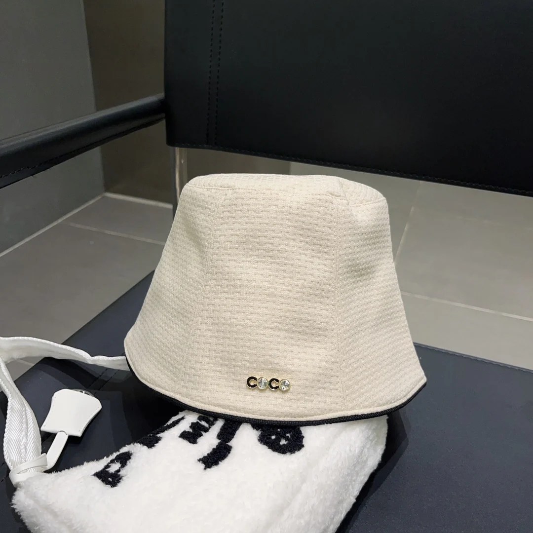 Новинка сезона осень/зима 2023 от Chanel - Рыбацкая шляпа - Белая