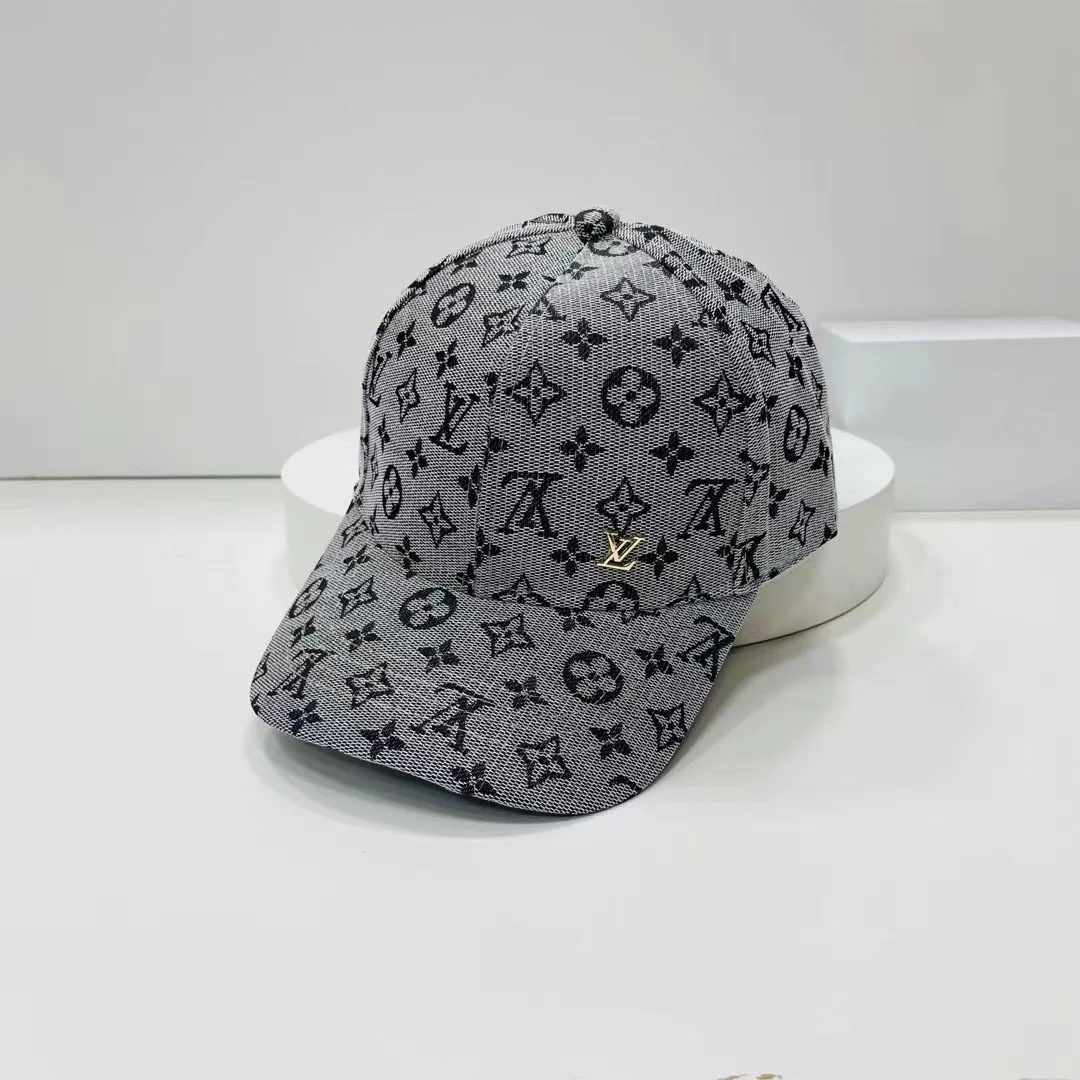 Бейсболка LV