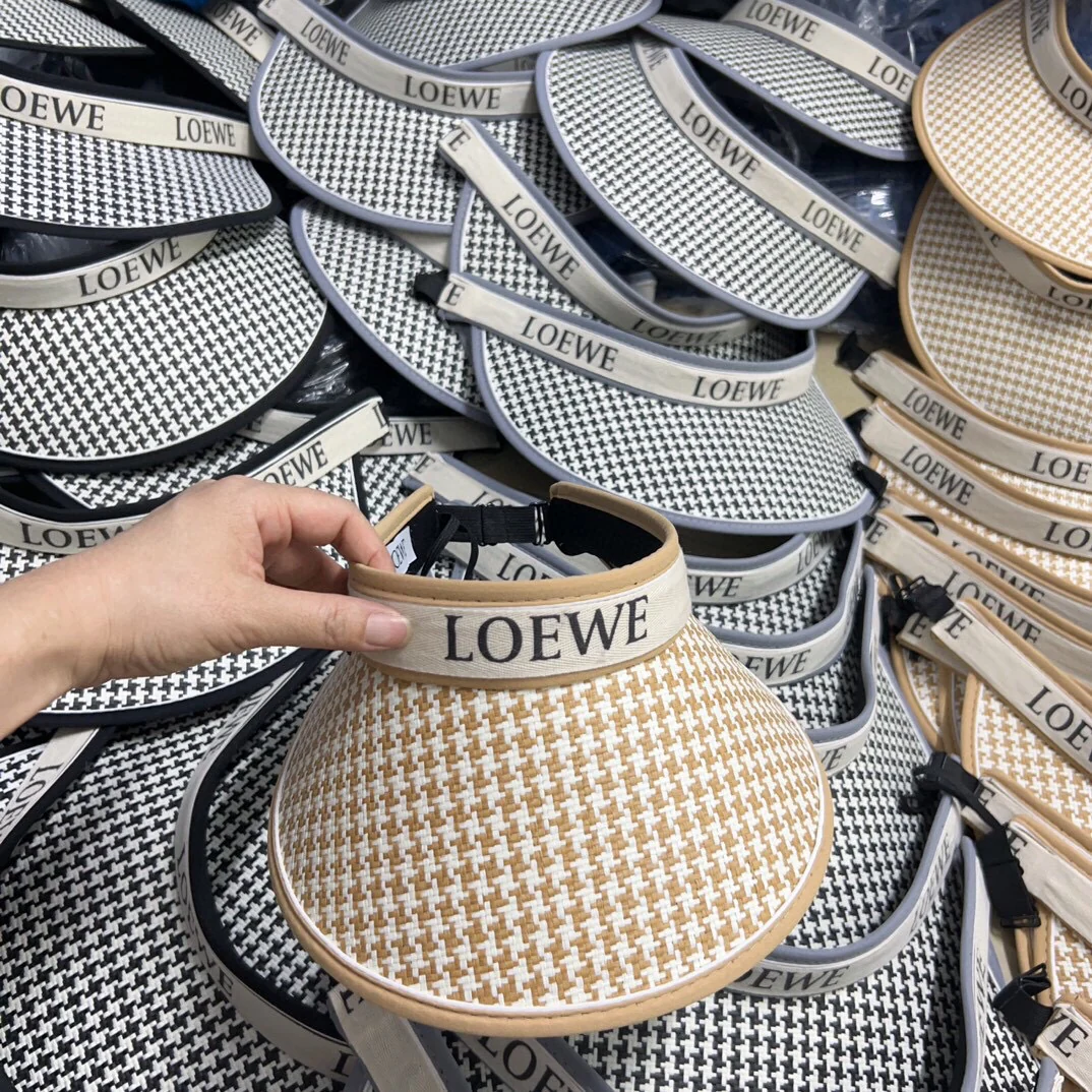Новинка лета 2024 от LOEWE - Рыбацкая шляпа в клетку 