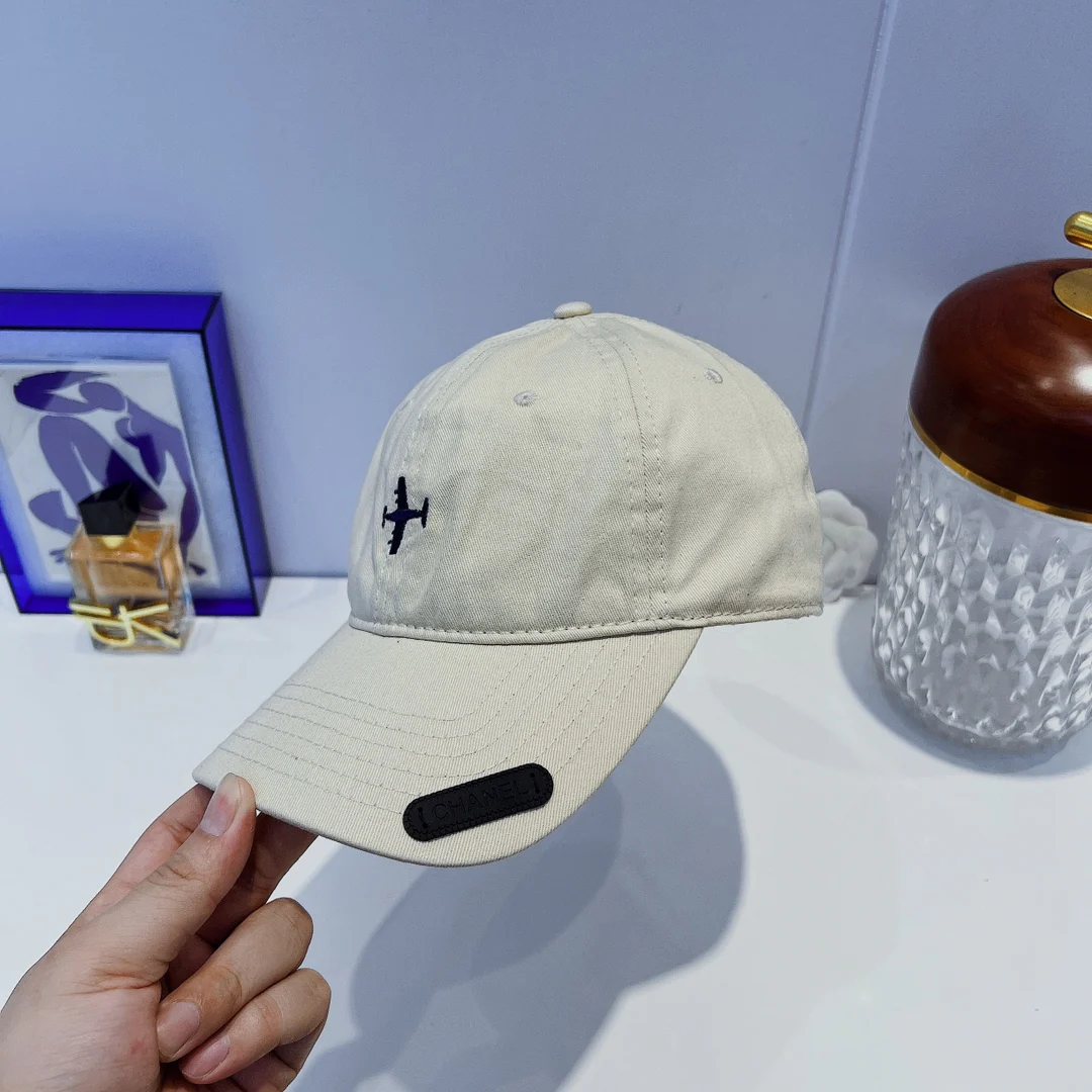 Новинка 2022 года от Chanel - кепка-?утиный клюв? - 6