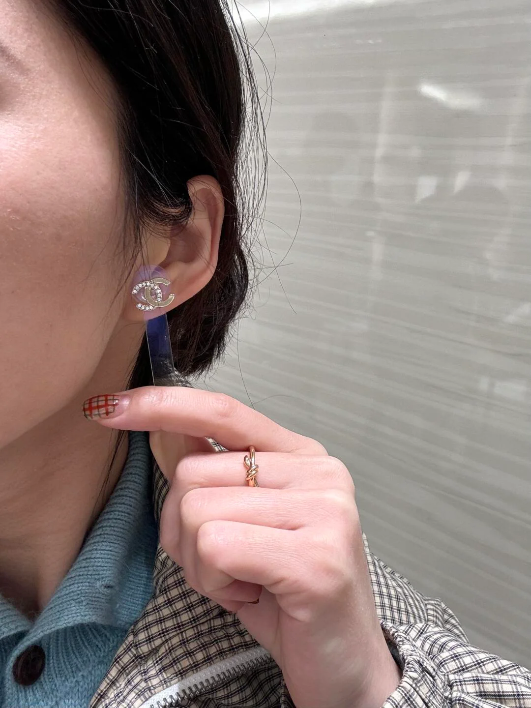 Chanel - Серьги Double C из золота и бриллиантов, цена 25 пенсов.