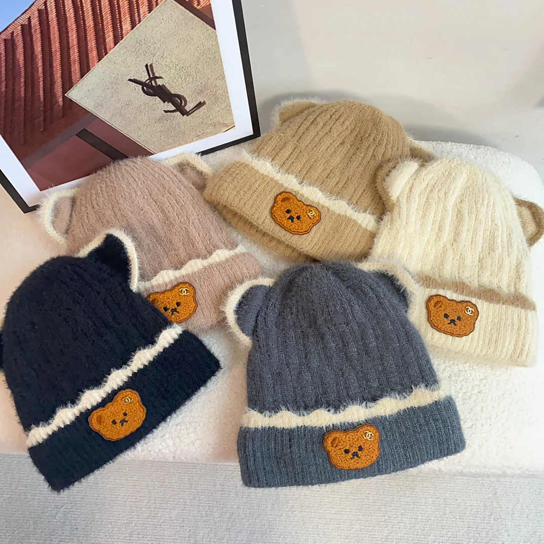 Новая вязаная шапка-бини Chanel в стиле медведя, коллекция осень/зима 2023 — бежевая.