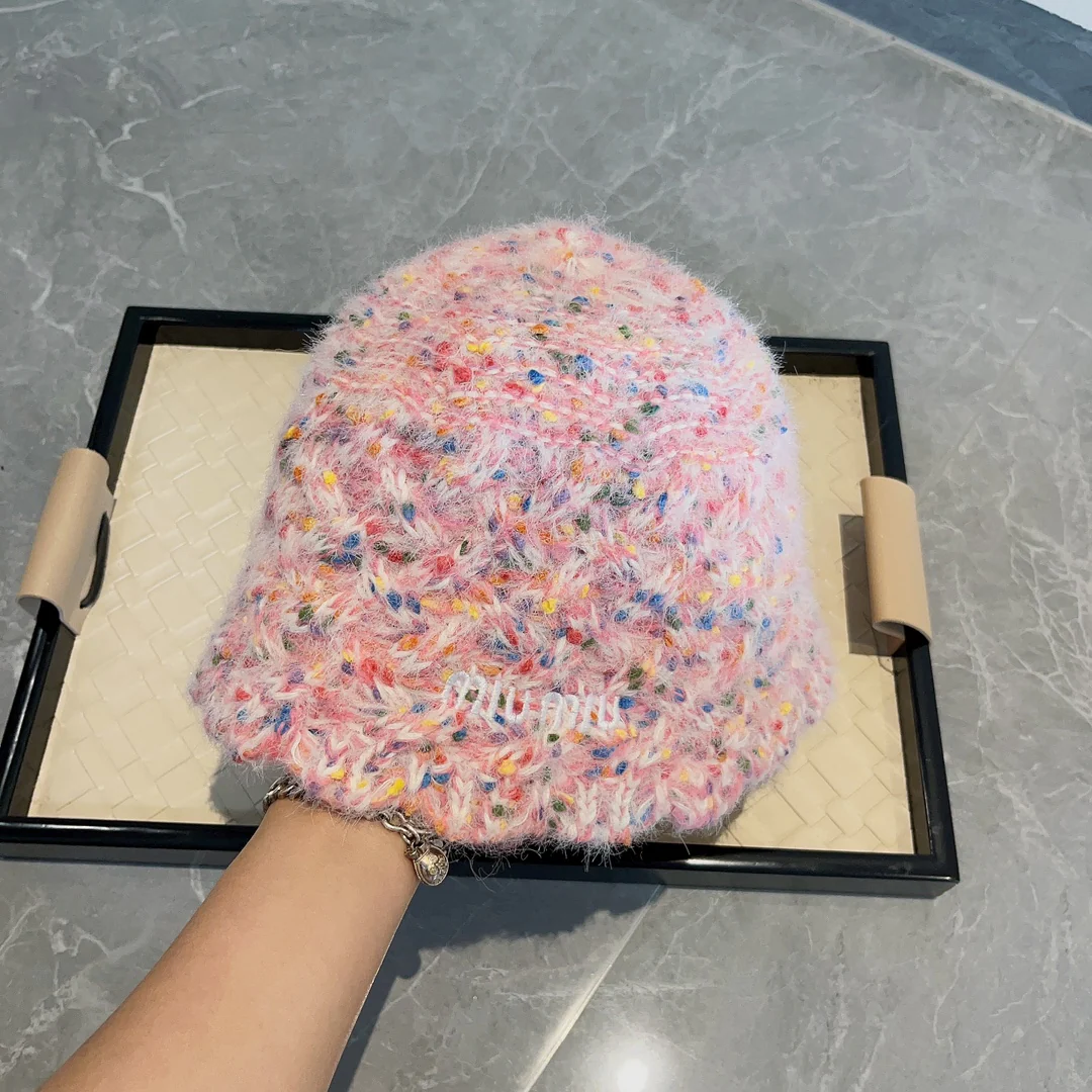 Miu Miu - Новая красочная вязаная шапка из осенне-зимней коллекции - Розовая