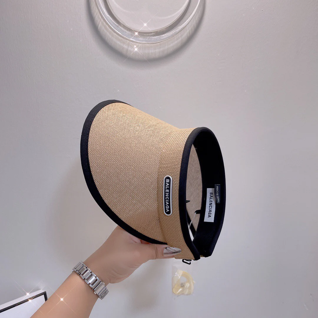 Balenciaga - Солнцезащитная шляпа из натуральной соломы с лоскутным дизайном и открытым верхом