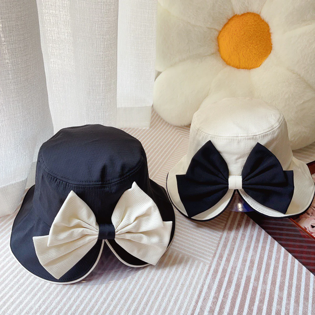 Новинка сезона весна/лето 2023 от Miu Miu - Панама с бабочкой - Белая