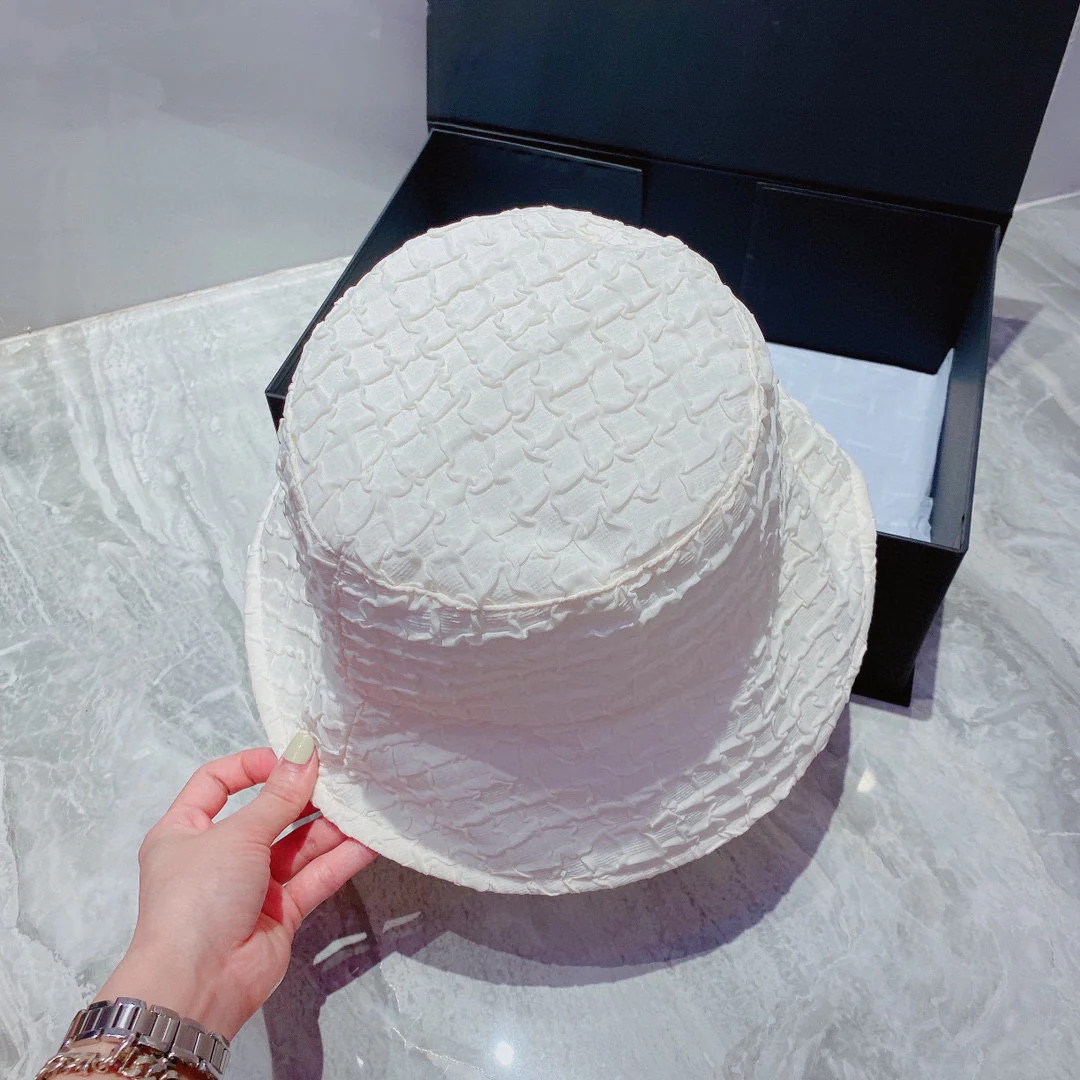 Chanel - Клетчатая рыбацкая шляпа