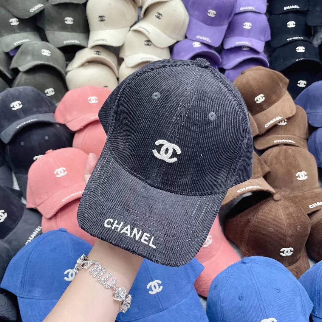 Бейсболка Chanel из разноцветного вельвета