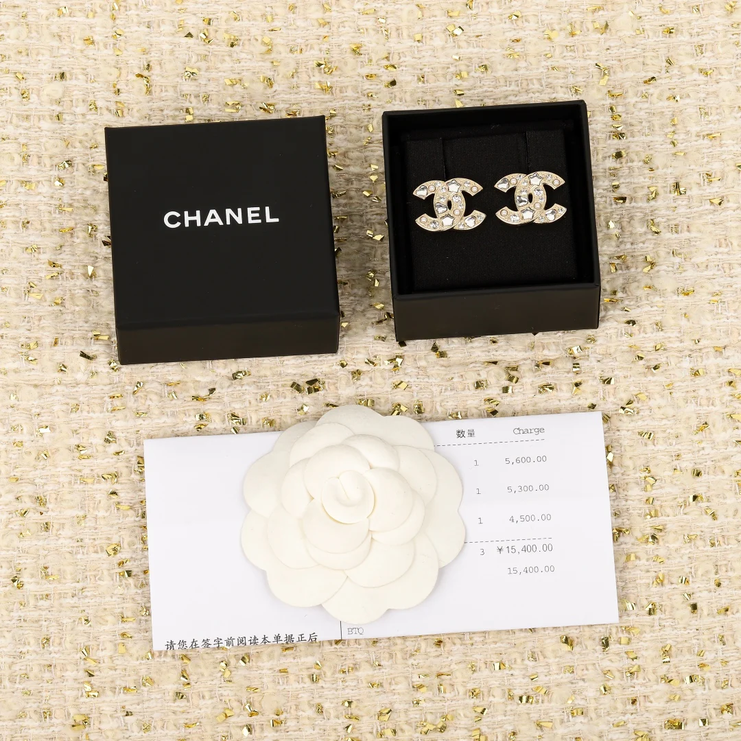 Chanel - Серьги в форме сердца, пятиконечной звезды и двойной буквы С (25 пенсов)