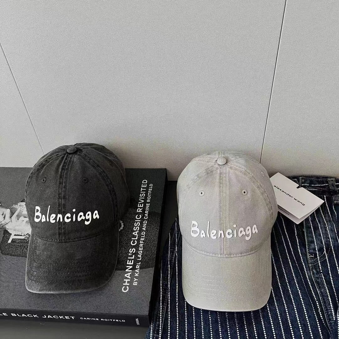 Бейсболка Balenciaga с эффектом потертости