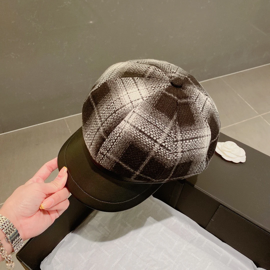 Берет в клетку Burberry - черный