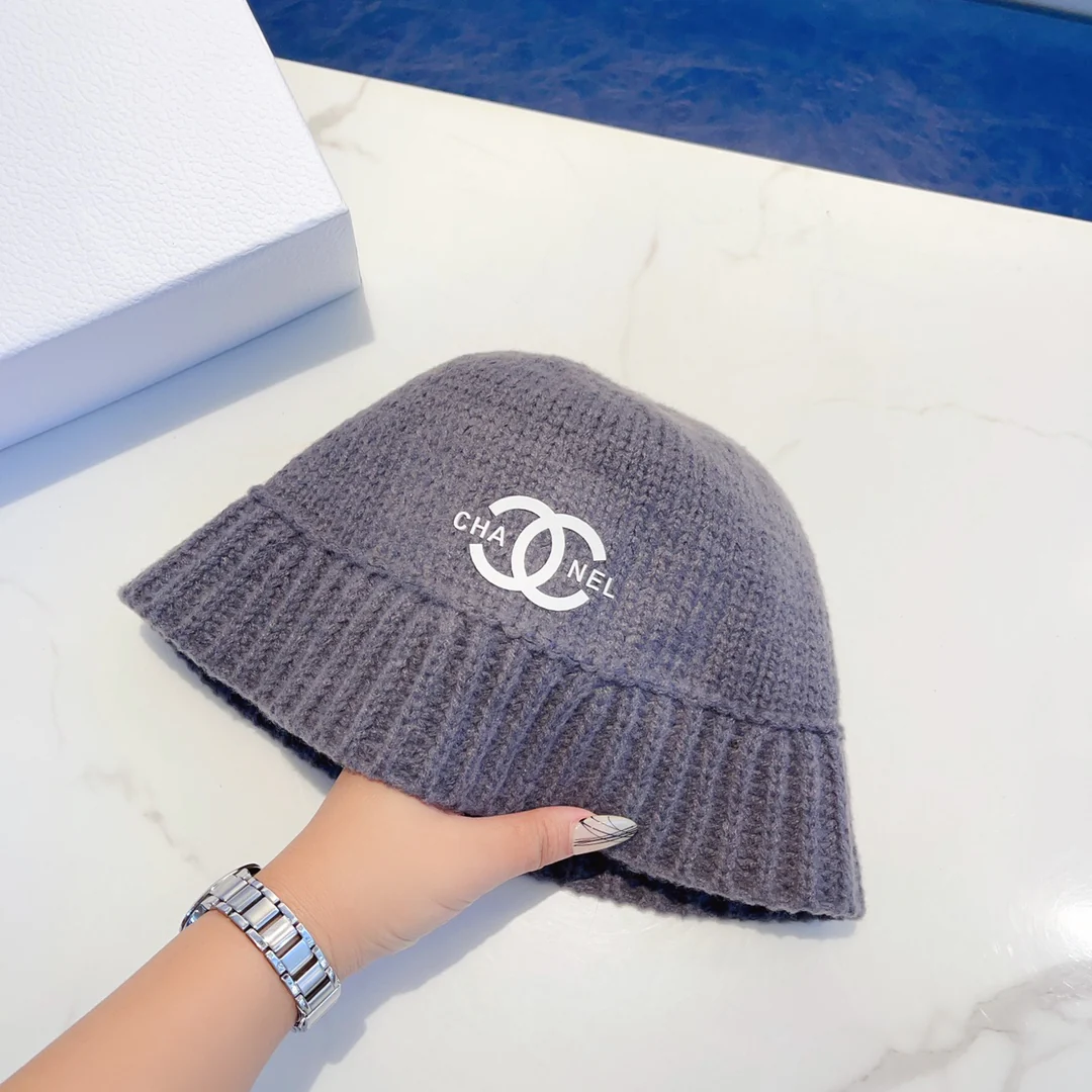 Панама Chanel из фактурной вязки