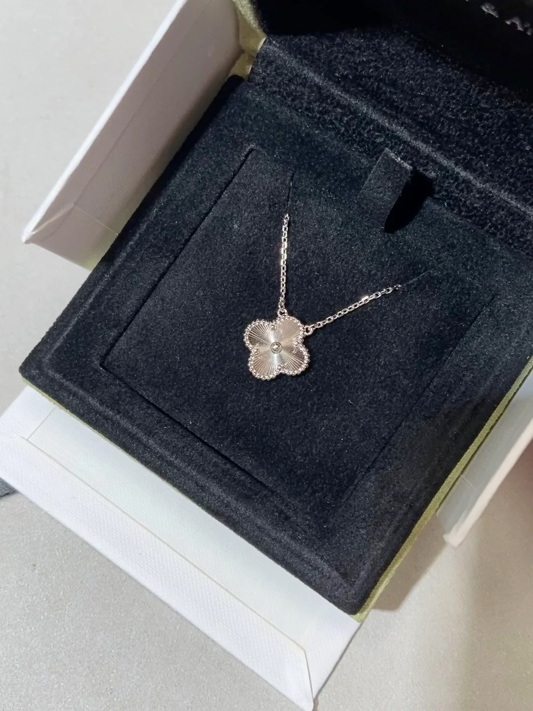 Ван Веккьо - Колье 133