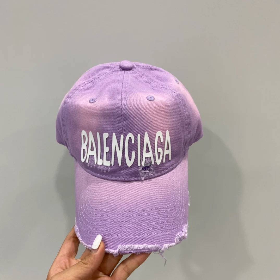 Бейсболка Balenciaga с 3D-градиентом