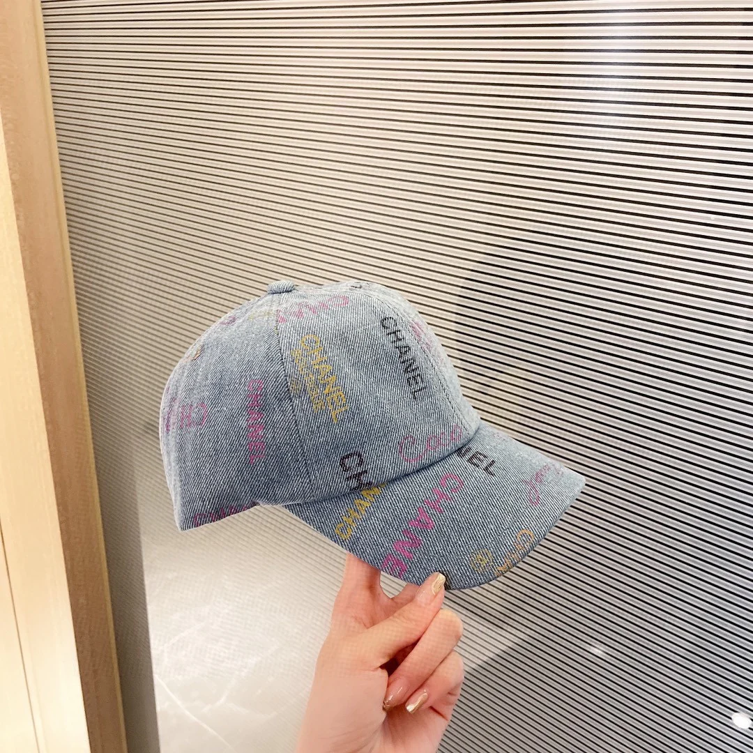 Бейсболка Chanel 2022 с граффити