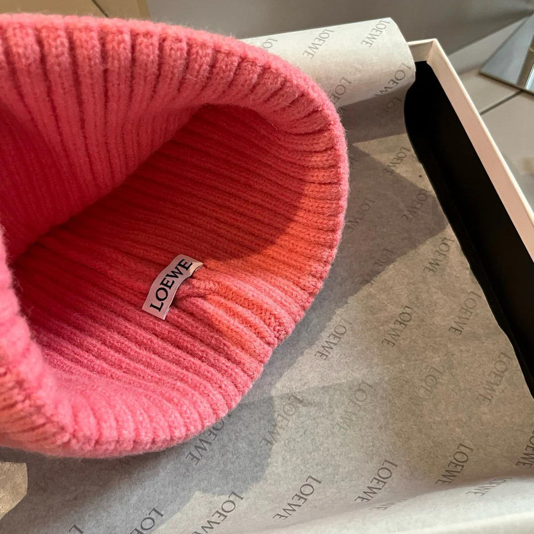 Новая вязаная шапка LOUEWE - розовая
