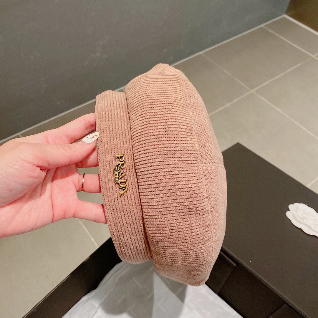 Берет из вельвета Prada - абрикосовый