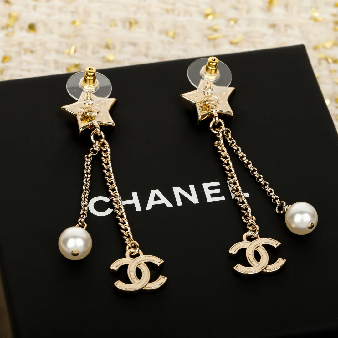 Chanel - Серьги-кисточки в виде звезд (25 пенсов)