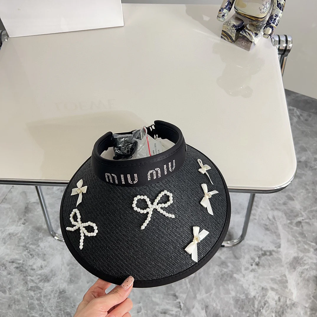Новая летняя солнцезащитная шляпа Miu Miu 2024 с жемчужным бантом - черная.