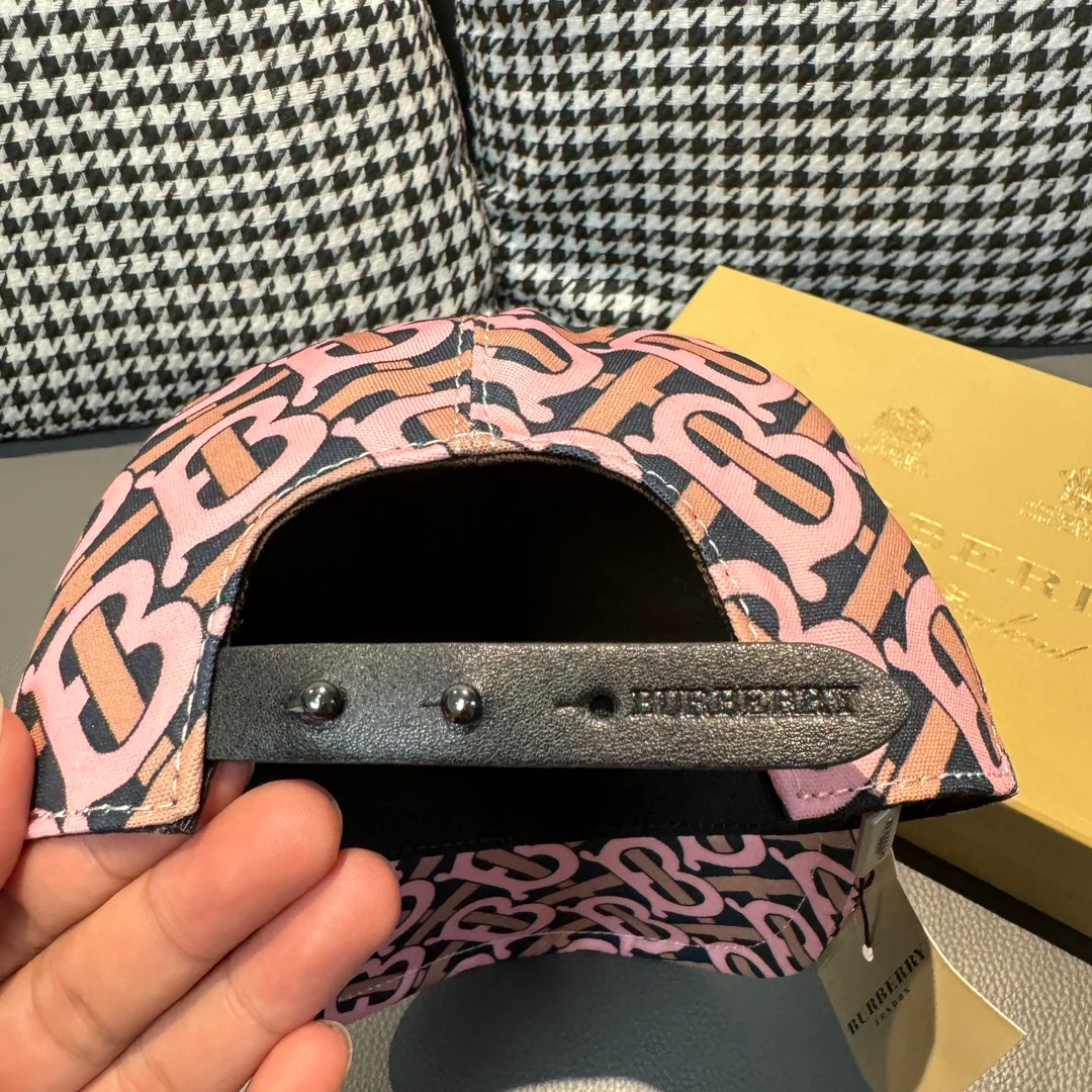 Burberry - Новая бейсболка с рисунком TB - Розовая