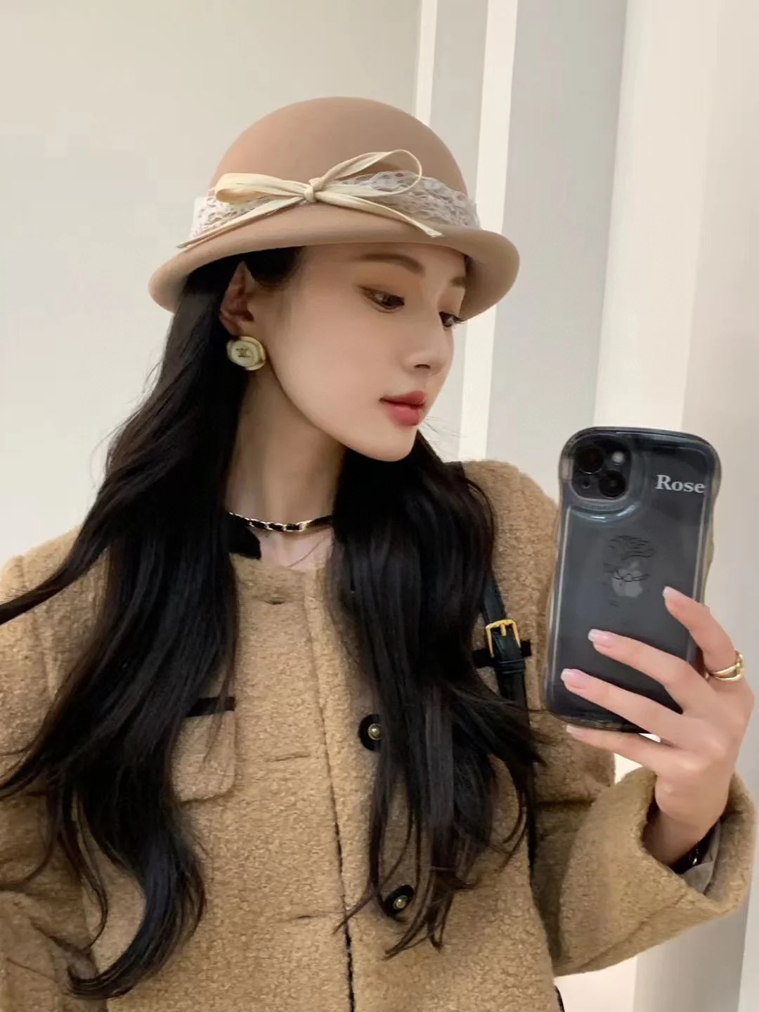 Chanel - Шерстяной берет с кружевом и бантом - цвет хаки