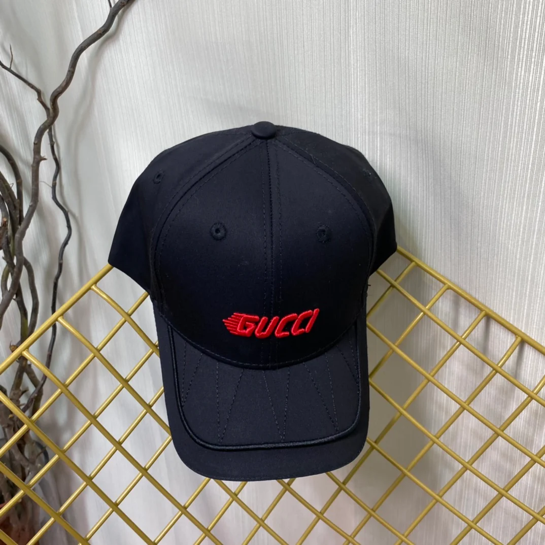 Gucci - Спортивная минималистичная бейсболка с вышивкой