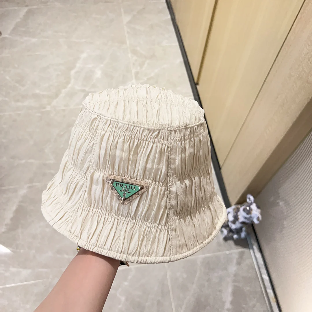 Новинка сезона осень 2023 от Prada - Панама из мятой ткани - Белая