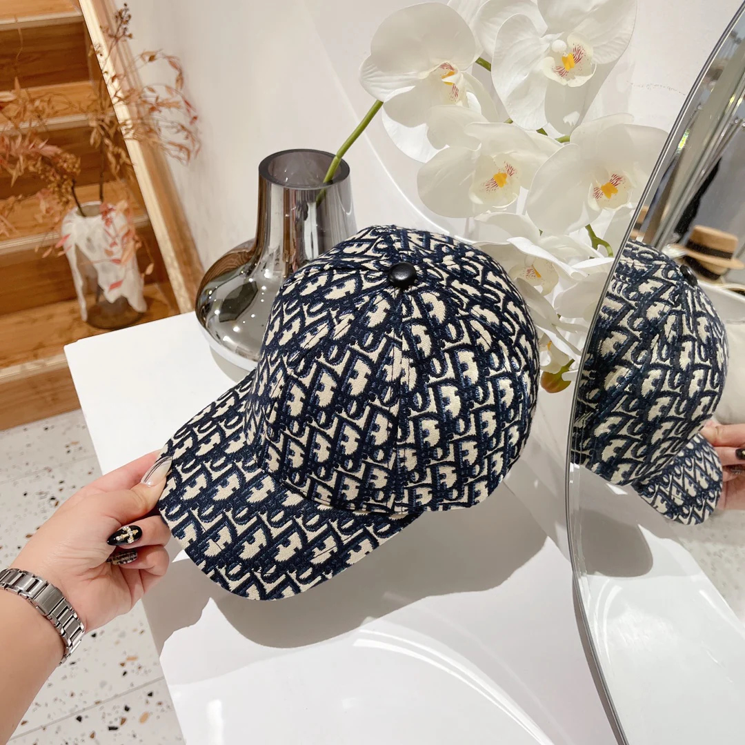 Новая модель Dior 2022 — бейсболка — черная