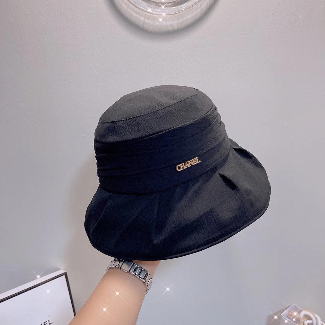 Плиссированная шляпа от солнца от Chanel