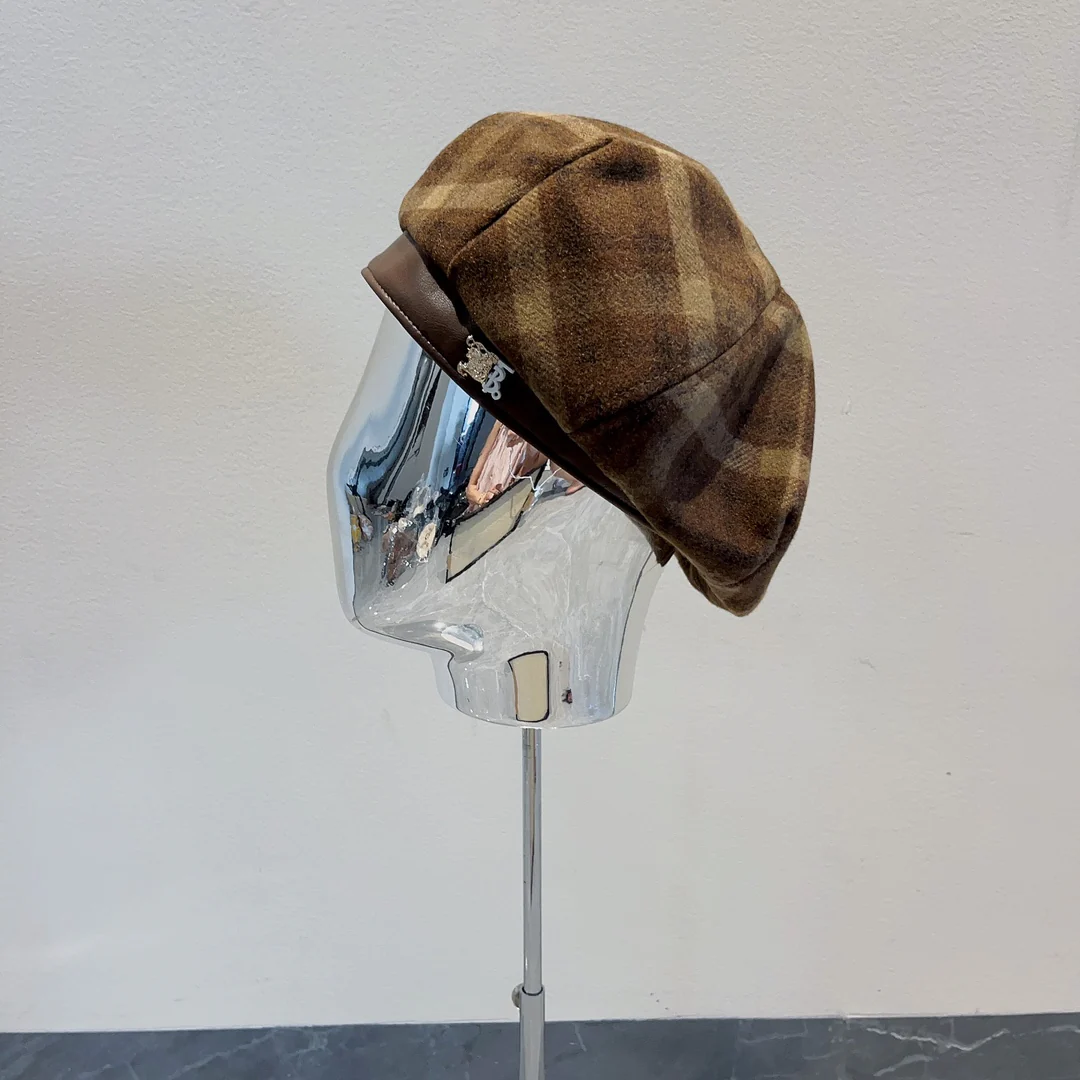 Восьмиугольный клетчатый берет Burberry - коричневый