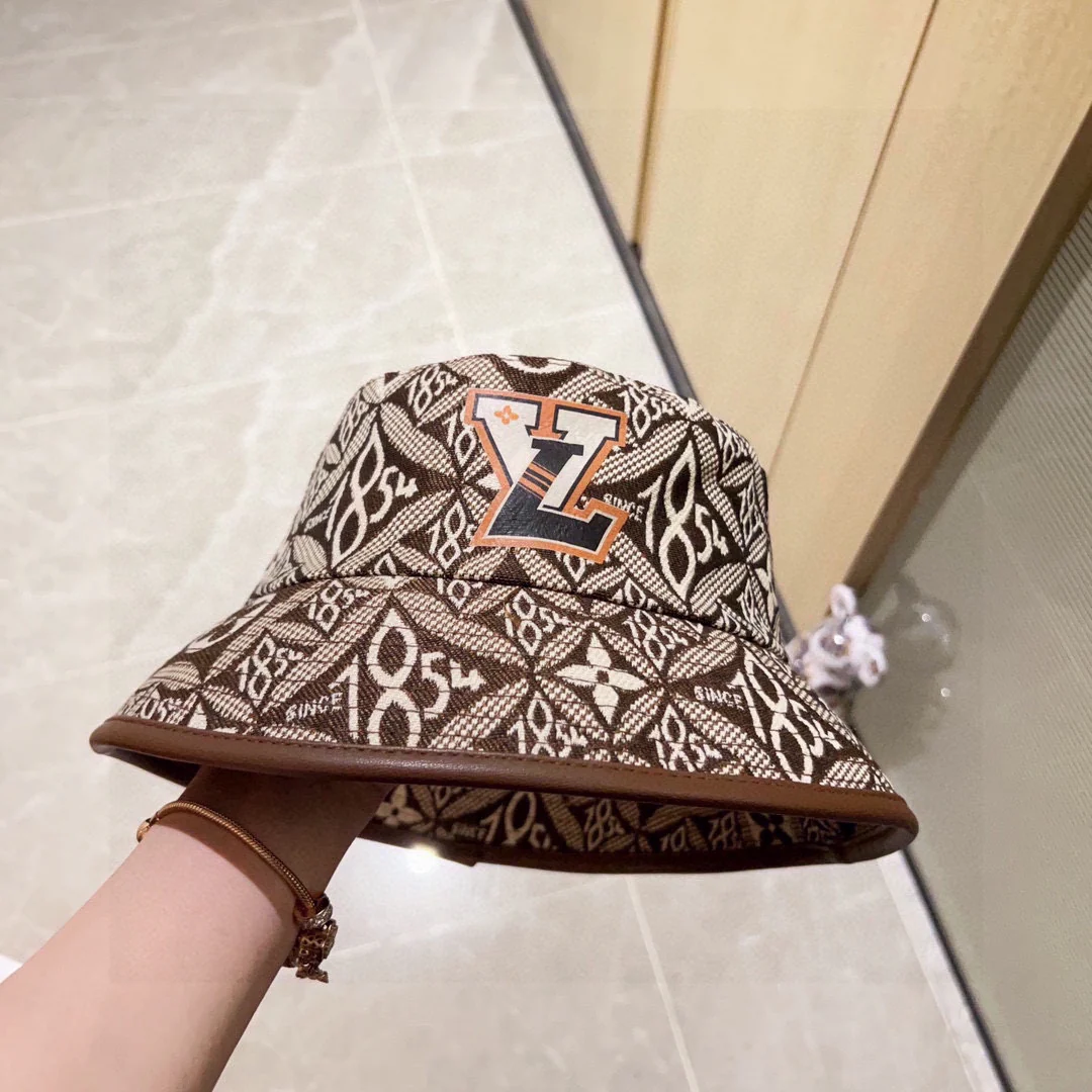 Новая модель LV 2023: Рыбацкая шляпа с вышивкой по всей поверхности, кофейный цвет.