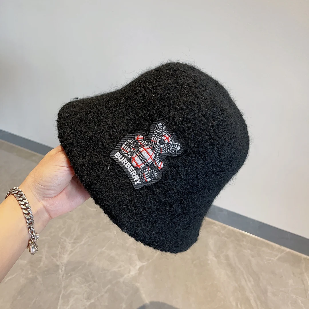 Новая шерстяная рыбацкая шапка Burberry из коллекции осень/зима - черная