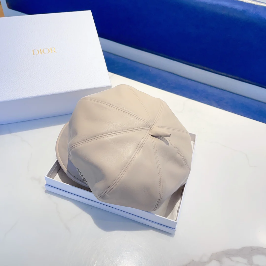 Prada - Кожаный берет - Бежевый