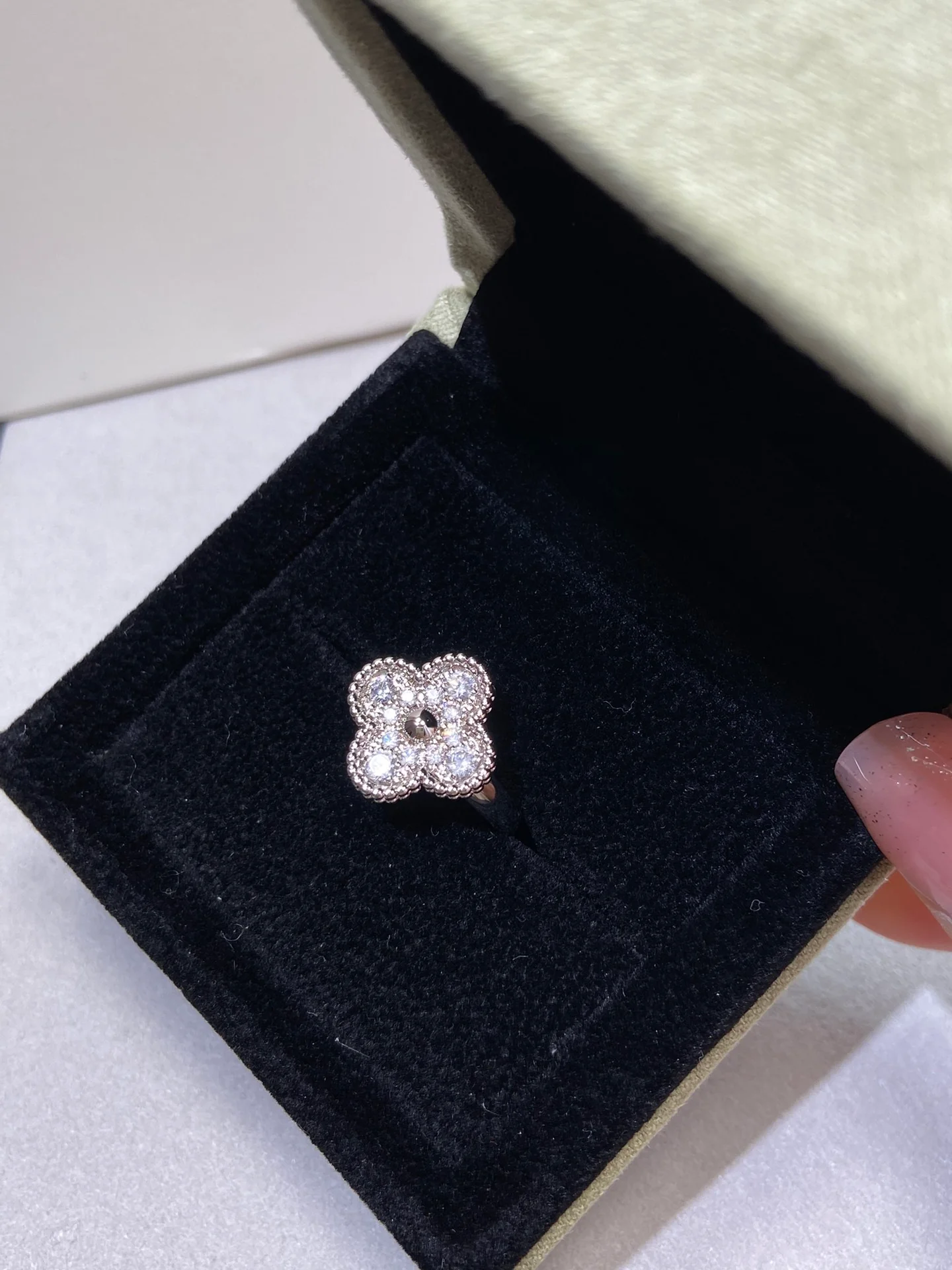 Ван Век - Кольцо 029