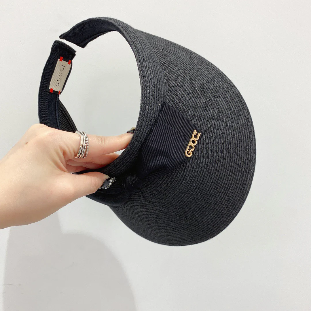 Gucci - Солнцезащитная шляпа с бантом на голове - 1