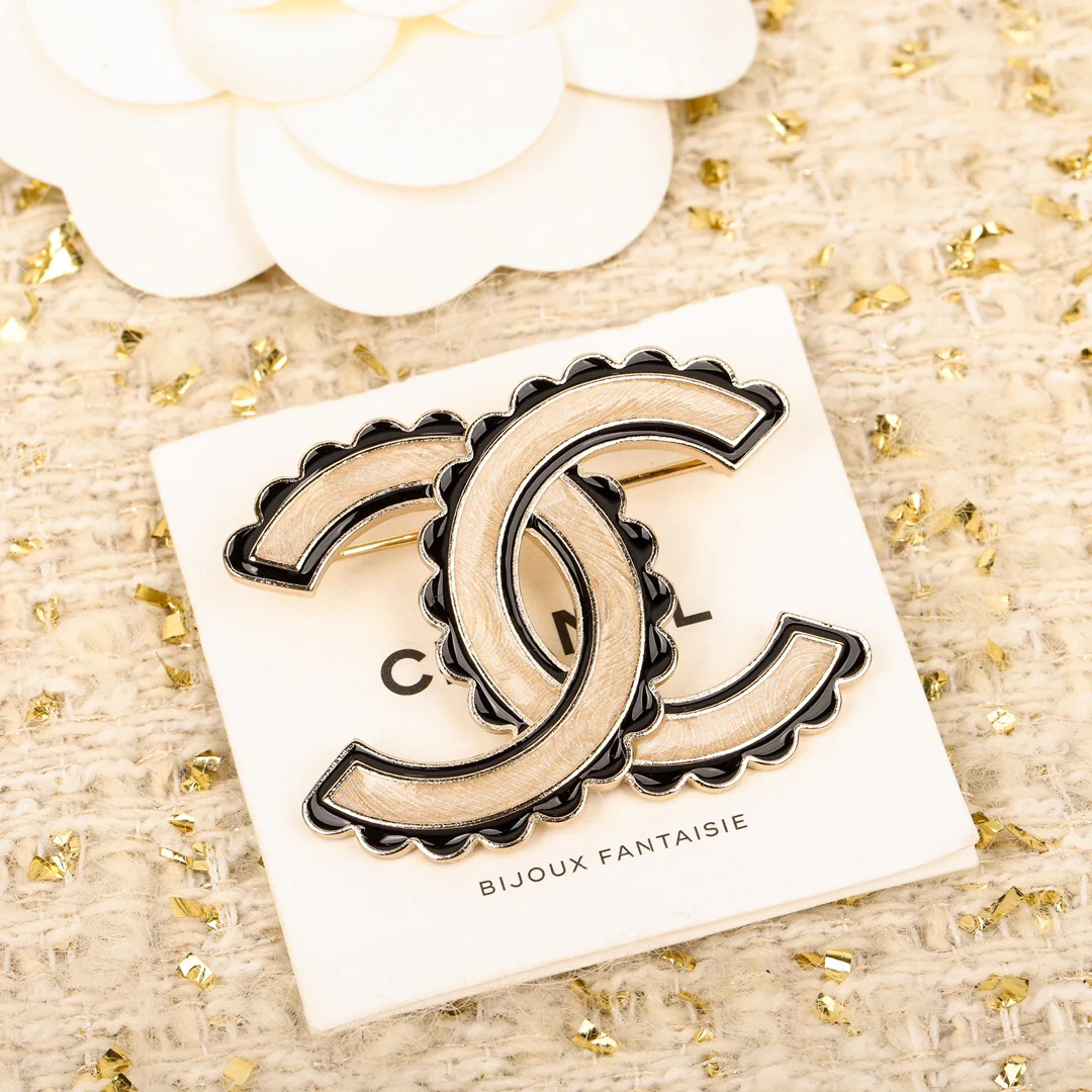 Брошь Chanel 161